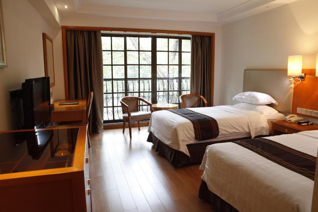 Двухместный (Двухместный номер с 2 отдельными кроватями, вид на сад) отеля Guangzhou Yuehai Hotel, Гуанчжоу