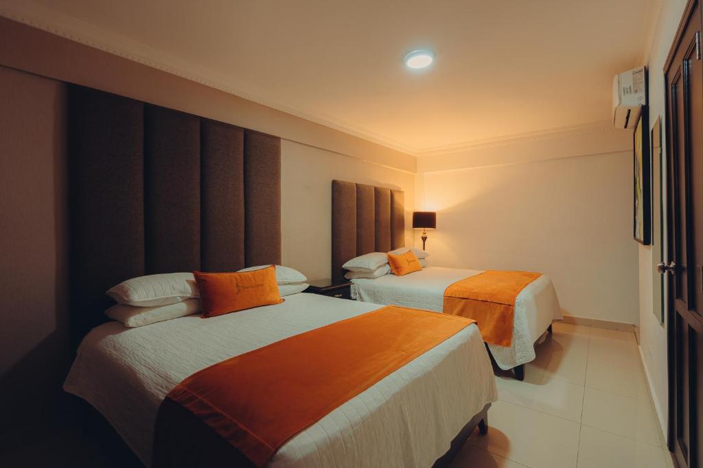 Двухместный (Номер с 2 кроватями размера «queen-size») гостевого дома Hostal La Colonia, Санто-Доминго