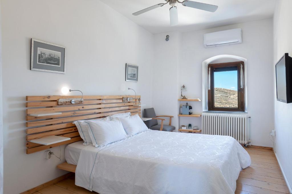 Двухместный (Стандартный двухместный номер с 1 кроватью и видом на море) гостевого дома Wind Tales, Эрмоуполис