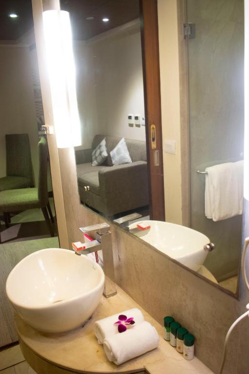 Двухместный (Клубный двухместный номер с 1 кроватью или 2 отдельными кроватями) отеля Regenta Orkos Kolkata by Royal Orchid Hotels Limited, Калькутта