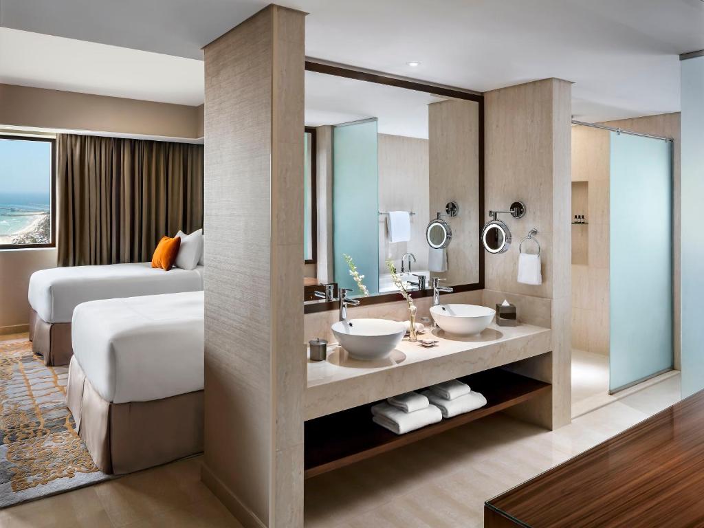 Двухместный (Стандартный двухместный номер с 2 отдельными кроватями) курортного отеля Fairmont Ajman, Аджман