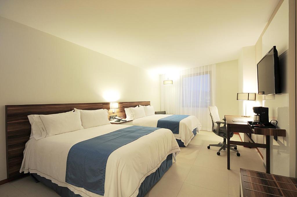 Двухместный (Стандартный номер с кроватью размера «king-size») отеля Holiday Inn Express Puerto Vallarta, Пуэрто-Вальярта