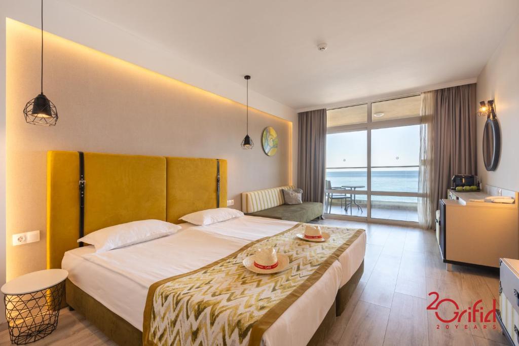 Двухместный (Двухместный номер CONCEPT с 1 кроватью, вид на море — Бесплатное посещение частной панорамной террасы для загара на крыше) отеля Grifid Encanto Beach Hotel, Золотые Пески