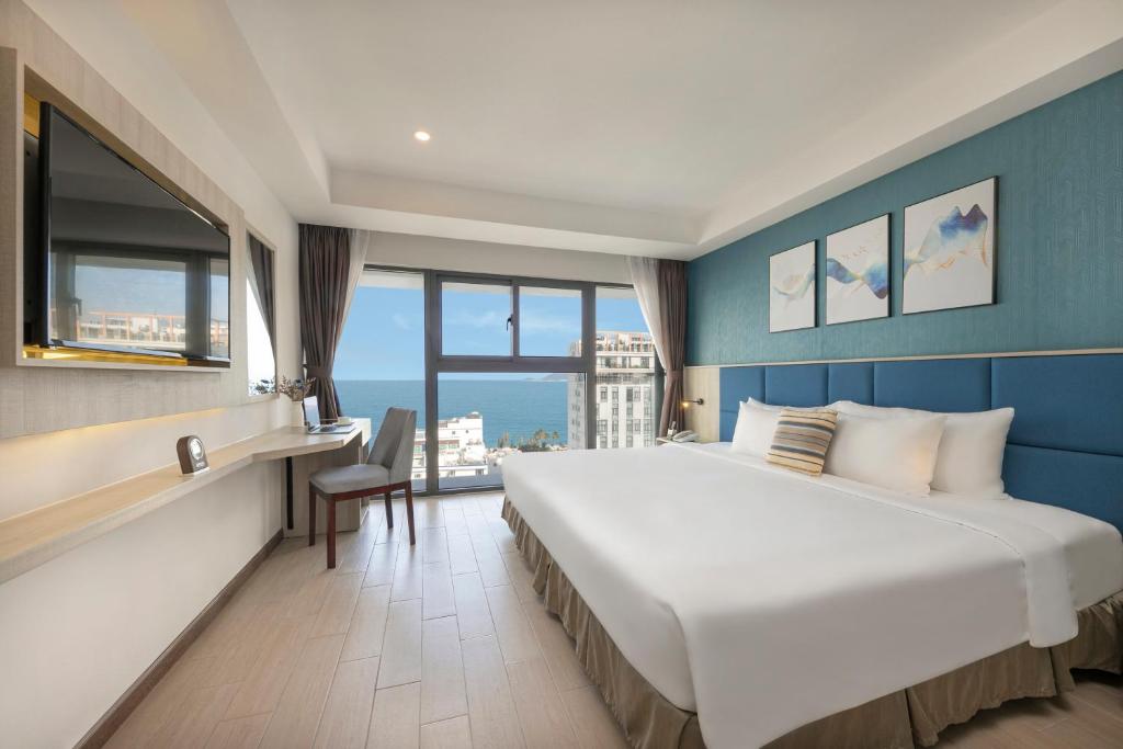 Двухместный (Superior Sea View - Free Laundry Service) отеля Atlantic Nha Trang Hotel, Нячанг