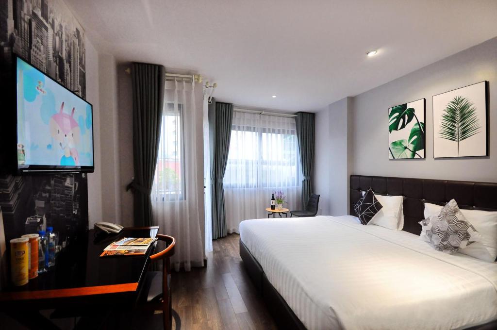 Двухместный (Номер с кроватью размера «queen-size» и балконом) отеля King Homestay Hotel with terrace, Нячанг