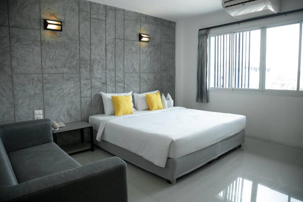 Двухместный (Номер Делюкс с кроватью размера «king-size») отеля Bun Hotel, Сураттхани