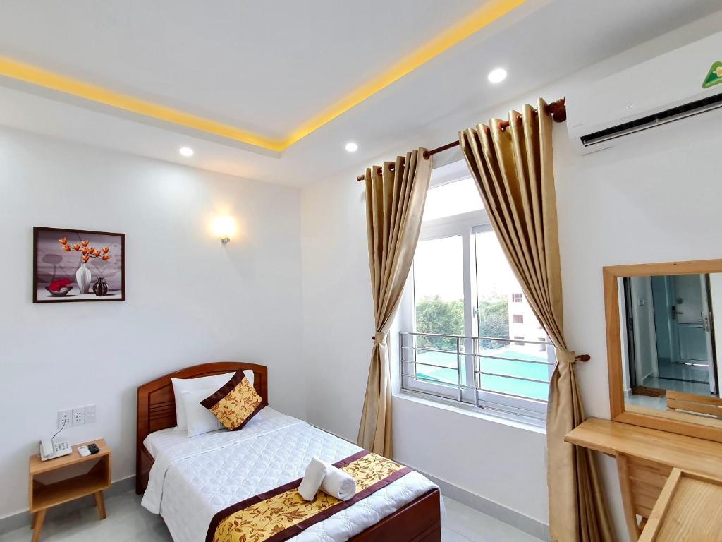 Двухместный (Улучшенный двухместный номер с 2 отдельными кроватями) отеля Khách sạn Thái Bình, Кондао