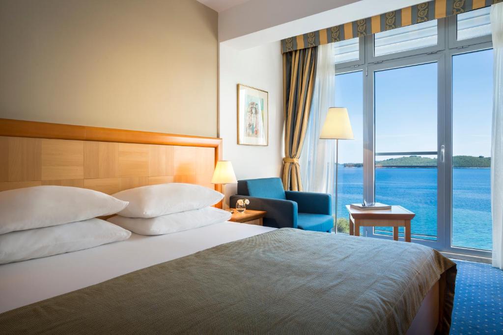 Двухместный (Улучшенный двухместный номер с 1 кроватью или 2 отдельными кроватями и видом на море) отеля Aminess Grand Azur Hotel, Оребич