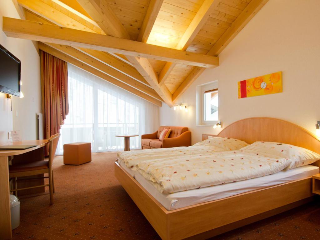 Двухместный (Стандартный двухместный номер с 1 кроватью) отеля Hotel Monte-Moro, Саас-Альмагель