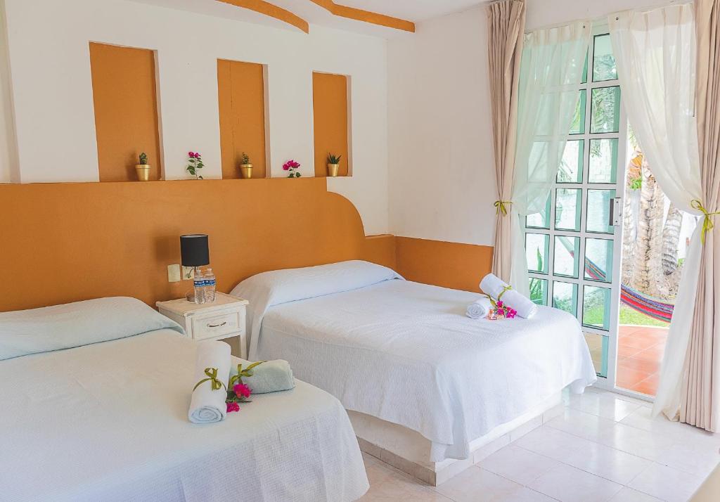 Четырехместный (Двухместный номер с 2 двуспальными кроватями и видом на лагуну) отеля Hotel Lagoon, Четумаль