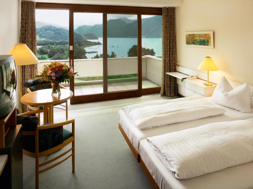 Двухместный (Двухместный номер с 2 отдельными кроватями и балконом) отеля Landzeit Motor-Hotel Mondsee, Мондзе