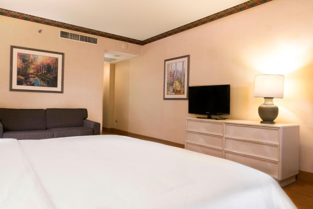 Двухместный (Стандартный номер с кроватью размера «king-size» – Для некурящих) отеля Holiday Inn Express - Monterrey - Tecnologico, Монтеррей