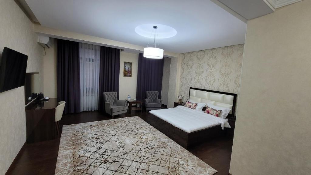 Сьюит (Люкс с кроватью размера «king-size») отеля HOTEL AYNI, Душанбе