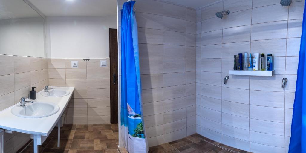 Двухместный (Стандартный двухместный номер с 2 отдельными кроватями и общей ванной комнатой) гостевого дома Restaurace Penzion Triola, Корженов