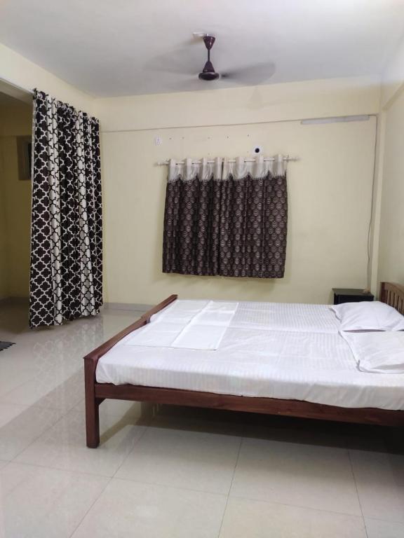 Двухместный (Двухместный номер с 1 кроватью и балконом (для 3 взрослых)) гостевого дома Vidhara Rooms, Тривандрум