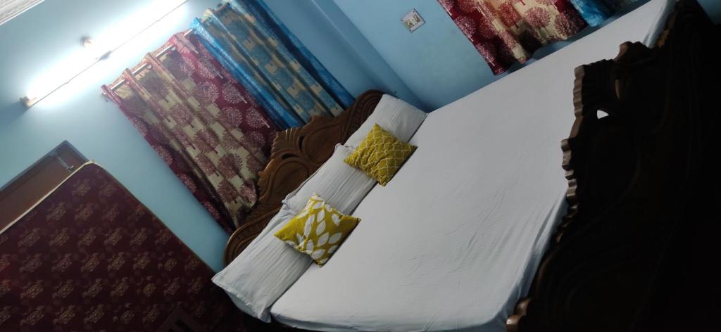 Двухместный (Deluxe Double Room- Non AC), Kiran Guest House