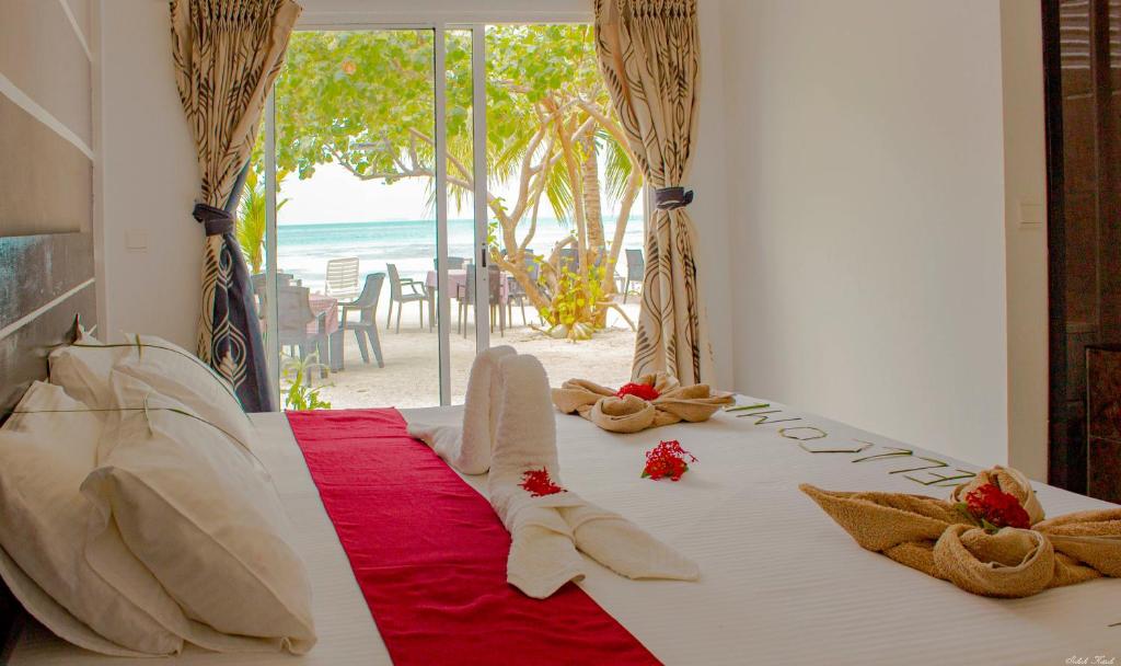 Двухместный (Пляжная вилла Делюкс с собственным пляжем - Сноркелинг) гостевого дома Crown Beach Hotel Maldives, Диффуши