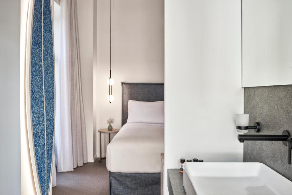 Двухместный (Классический двухместный номер с 1 кроватью) отеля NLH MONASTIRAKI - Neighborhood Lifestyle Hotels, Афины
