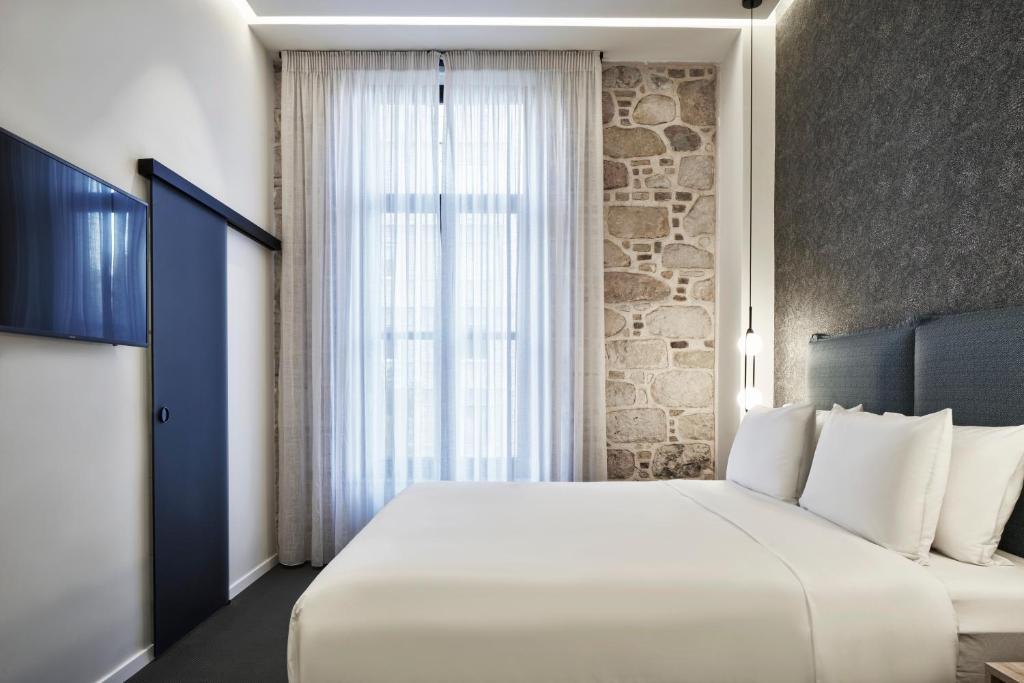Двухместный (Двухместный номер Делюкс с 1 кроватью) отеля NLH MONASTIRAKI - Neighborhood Lifestyle Hotels, Афины