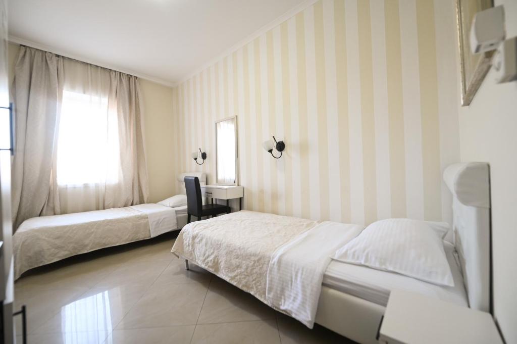 Двухместный (Двухместный номер эконом-класса с 2 отдельными кроватями) отеля Garni Hotel Dash, Нови-Сад
