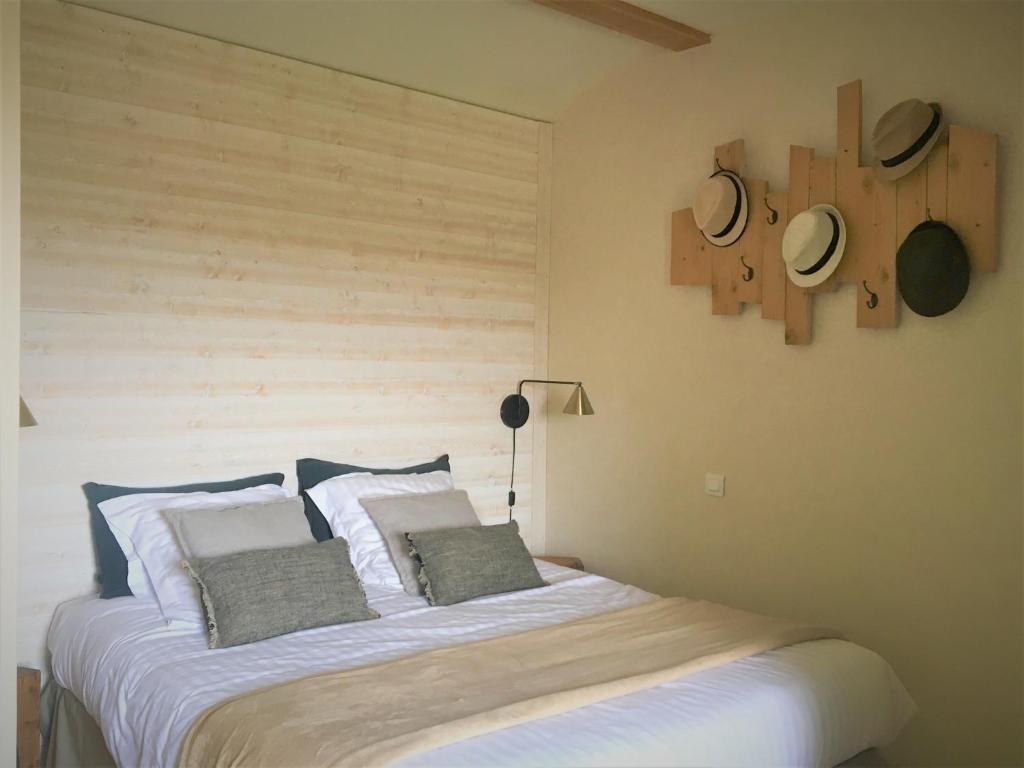 Двухместный (Улучшенный двухместный номер с 1 кроватью) гостевого дома A La Brumanderie - Saintes, Сент