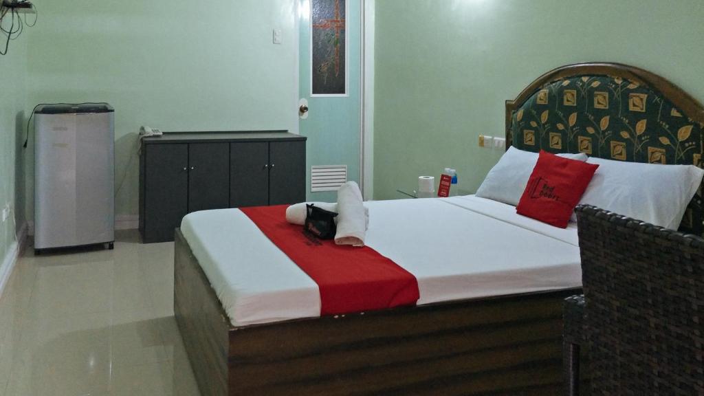 Двухместный (Улучшенный двухместный номер с 1 кроватью) отеля RedDoorz @ Bankal Lapulapu, Себу