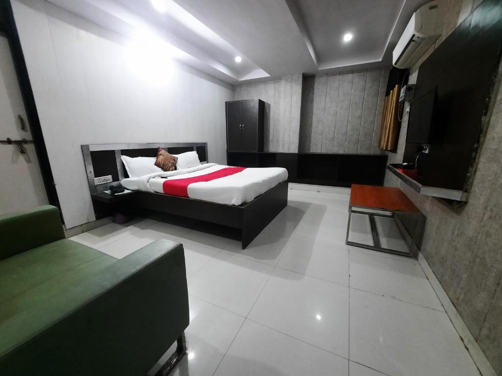 Двухместный (Номер Делюкс с кроватью размера «king-size») отеля Hotel Aryavart, Аллахабад