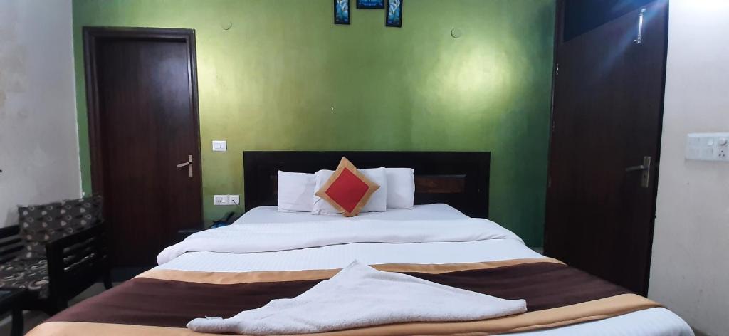 Двухместный (Стандартный двухместный номер с 1 кроватью) отеля Hotel Kundan Palace, Нью-Дели