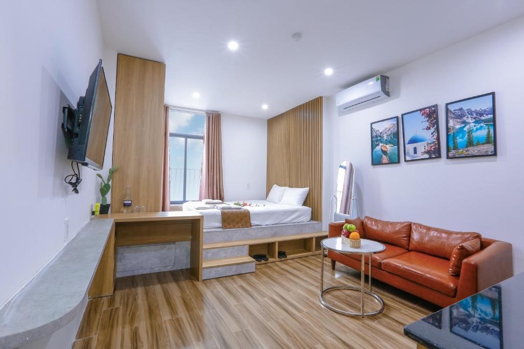 Сьюит (Номер-студио с кроватью размера «queen-size») отеля Amani Apartment & Hotel, Дананг