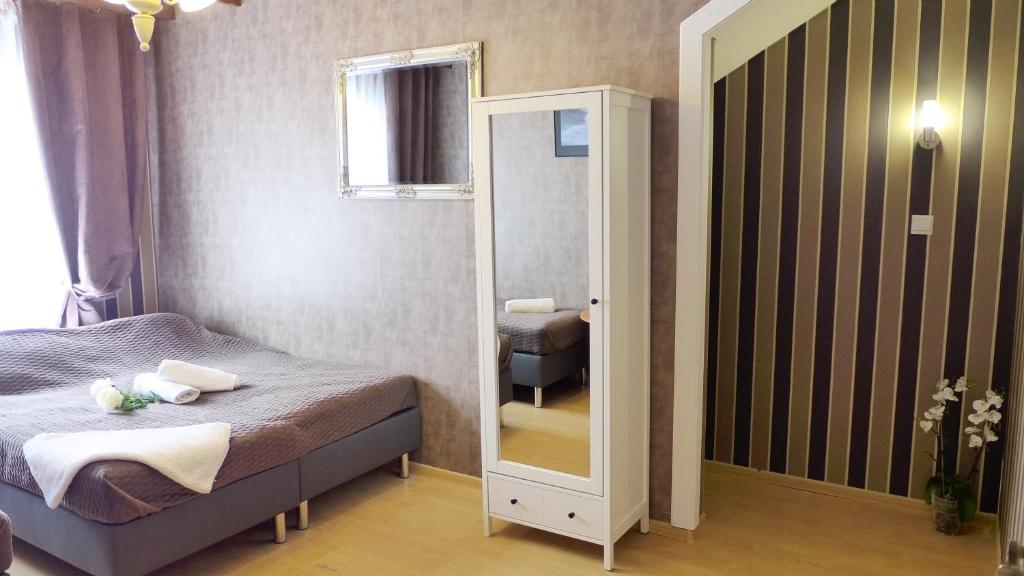 Трехместный (Трехместный номер с собственной ванной комнатой) курортного отеля Wrzos, Кудова-Здруй