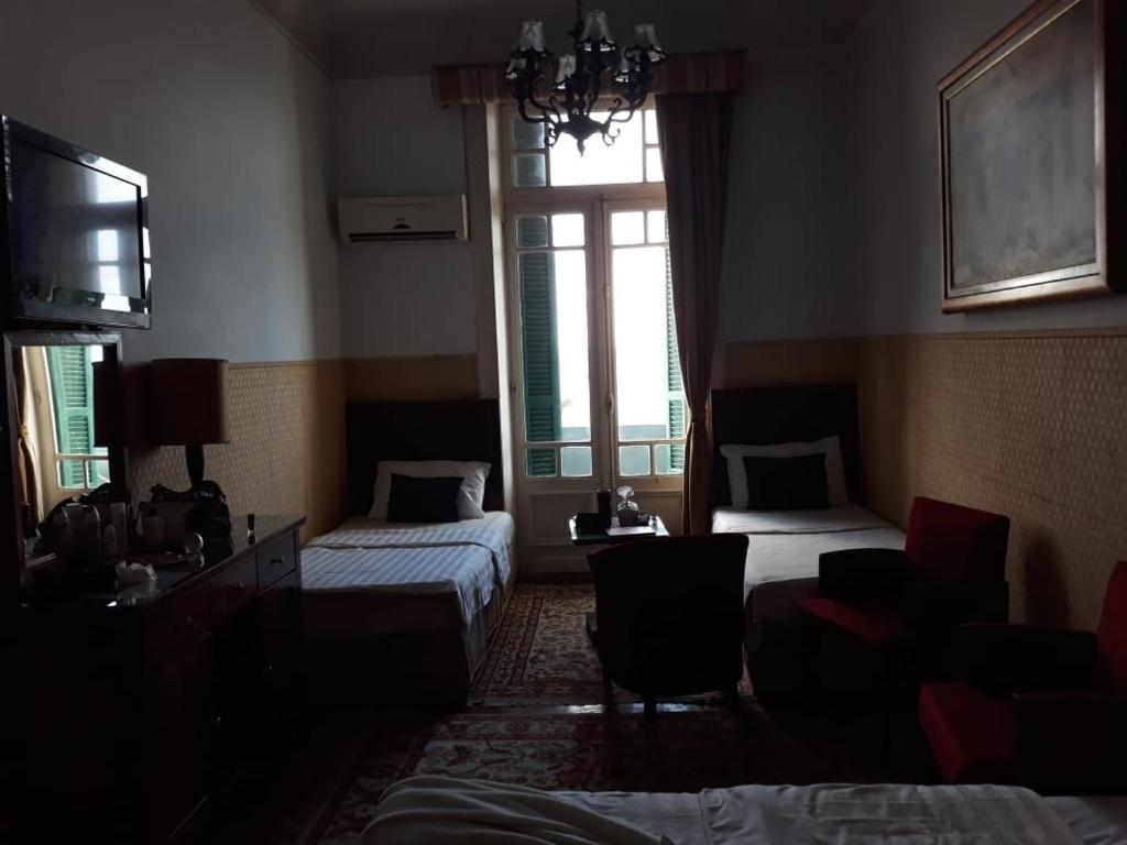 Трехместный (Трехместный номер с общей ванной комнатой и видом на море) отеля Philip House Hotel, Александрия