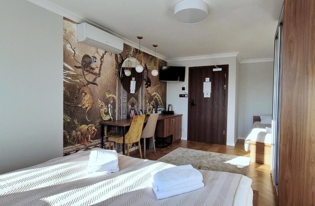 Трехместный (Triple Room with Private External Bathroom and Extra Bed), Forrest Apartments & Hostel