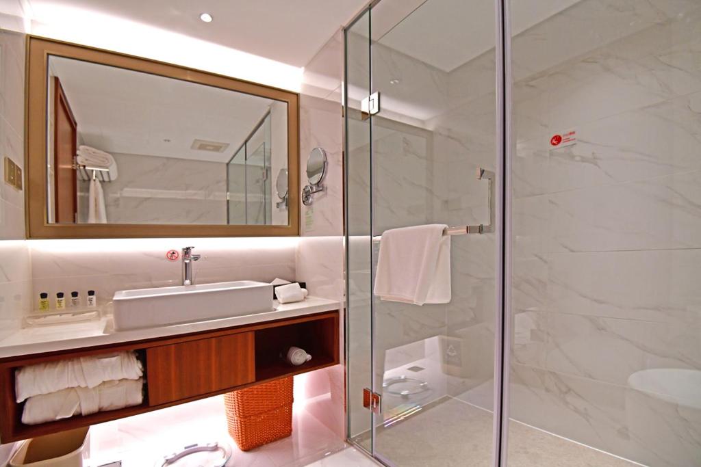 Двухместный (Двухместный номер с 2 отдельными кроватями) отеля V-Continent Wuzhou Hotel, Пекин