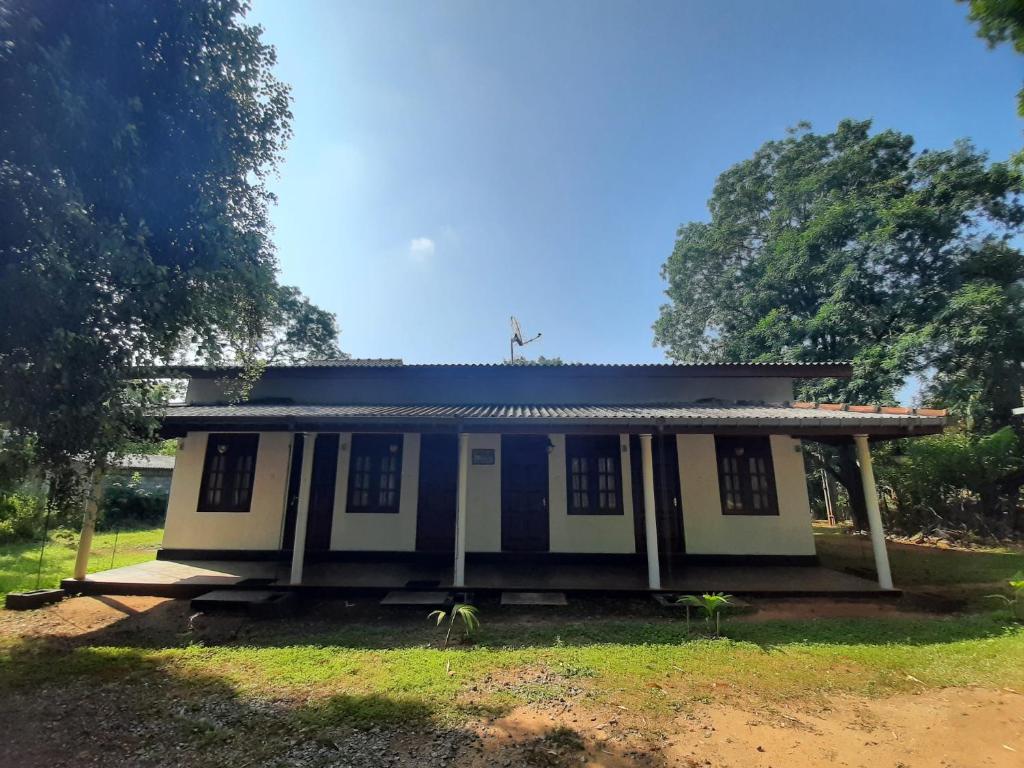 Двухместный (Стандартный двухместный номер с 1 кроватью и вентилятором) гостевого дома Katagamuwa Rest, Катарагама