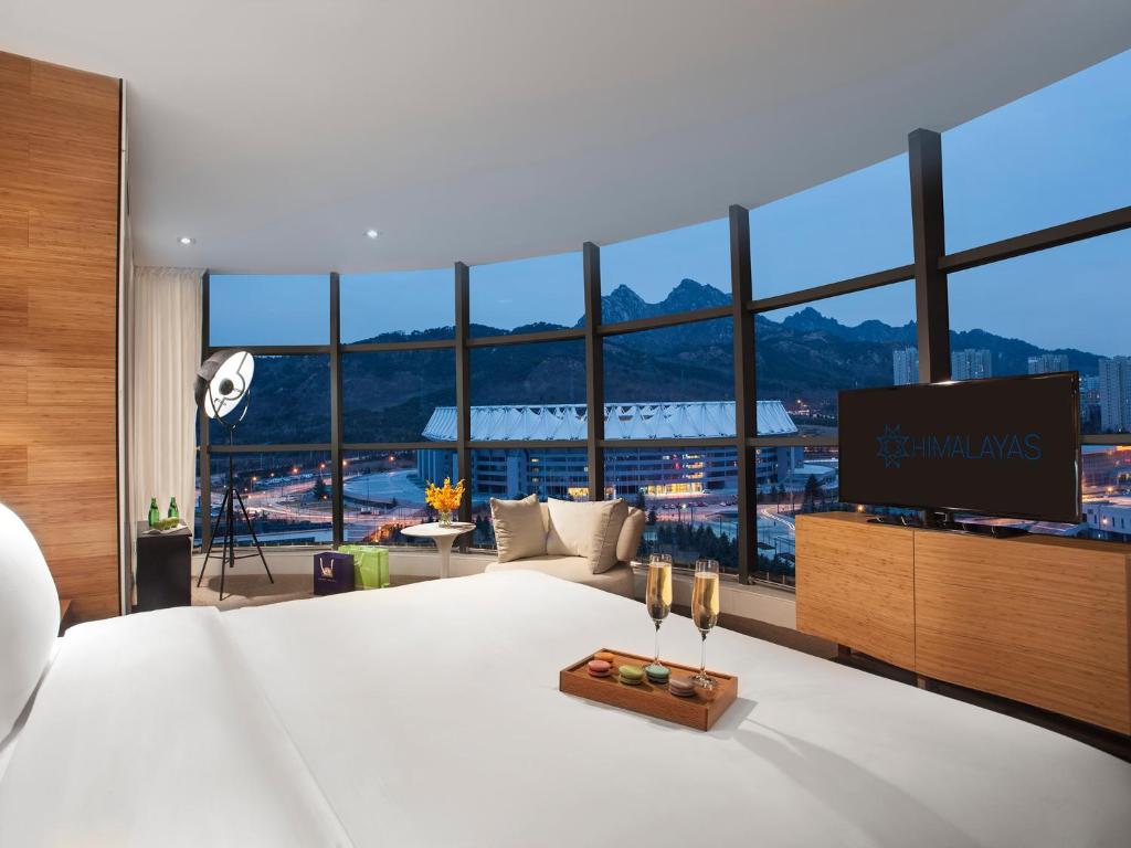 Сьюит (Суперлюкс - Бесплатный мини-бар) отеля Himalayas Hotel Qingdao, Циндао