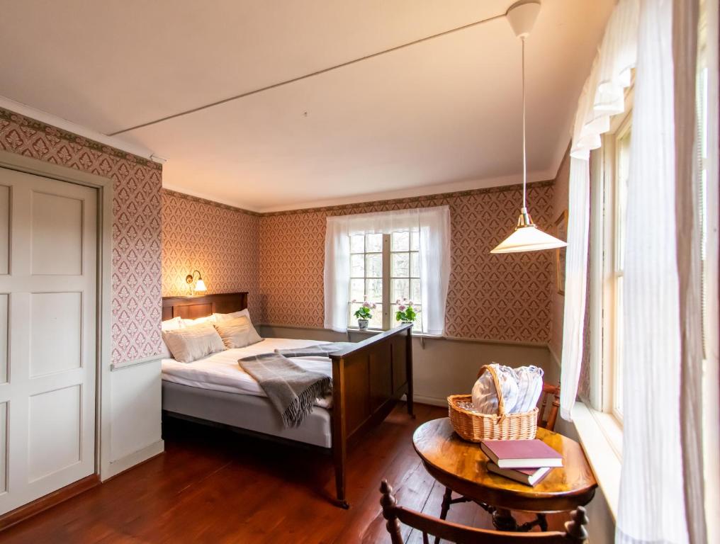 Двухместный (Стандартный двухместный номер с 1 кроватью и общей ванной комнатой) отеля Dahlströmska gården - rum & frukost, Мутала