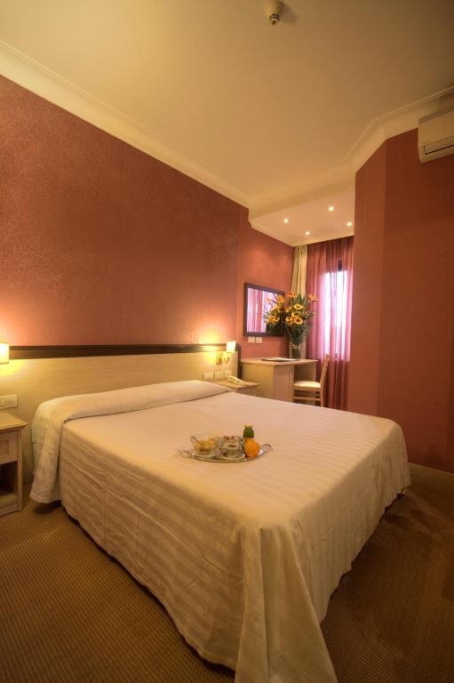 Двухместный (Двухместный номер с 1 кроватью или 2 отдельными кроватями) отеля Hotel Galileo, Рим
