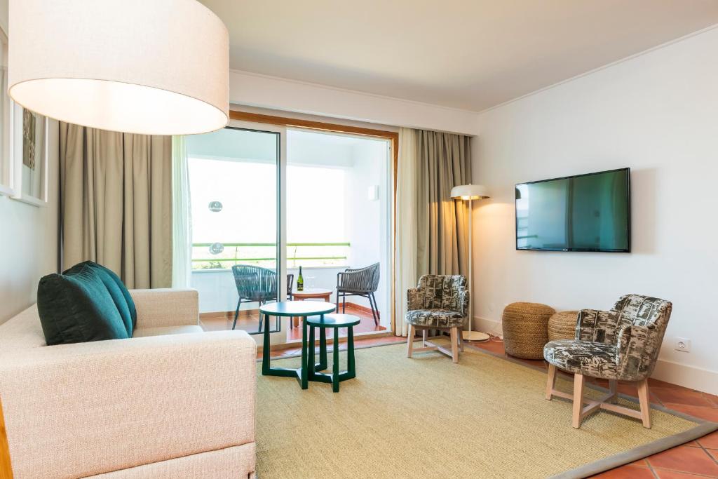 Апартаменты (Апартаменты Делюкс с 2 спальнями и видом на бассейн) отеля Alpinus Algarve Hotel, Албуфейра
