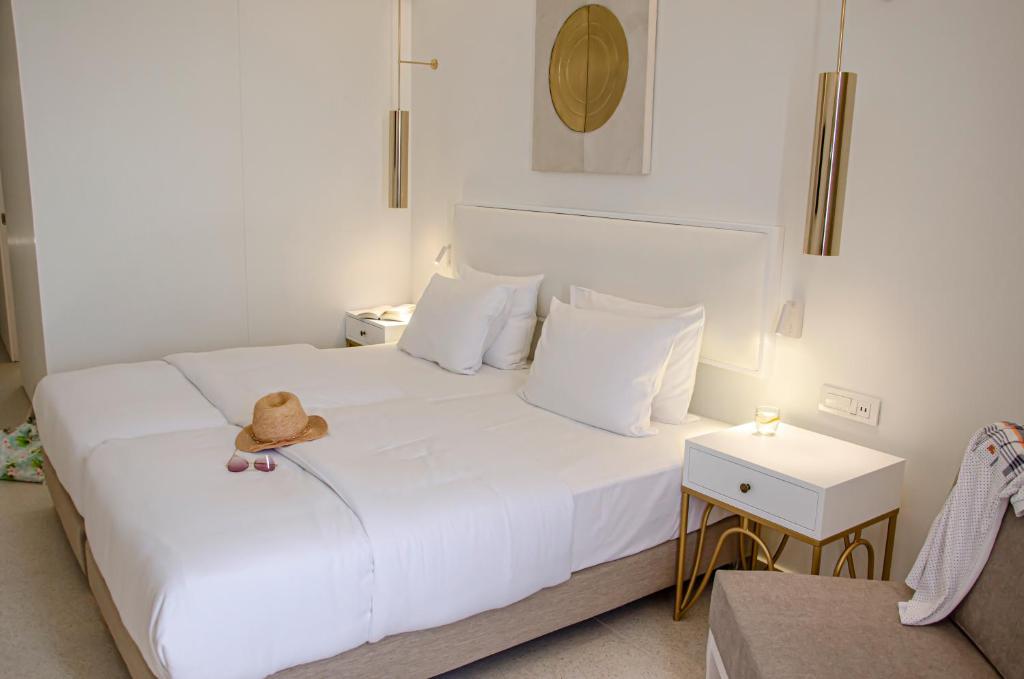 Двухместный (Улучшенный двухместный номер с 1 кроватью) курортного отеля Robinson Club Ierapetra, Кутсунари