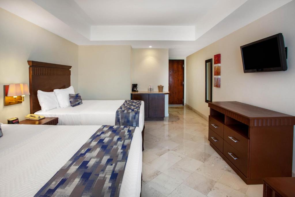 Двухместный (Двухместный номер с 2 двуспальными кроватями - Для некурящих) отеля Castelo Hotel, Веракрус