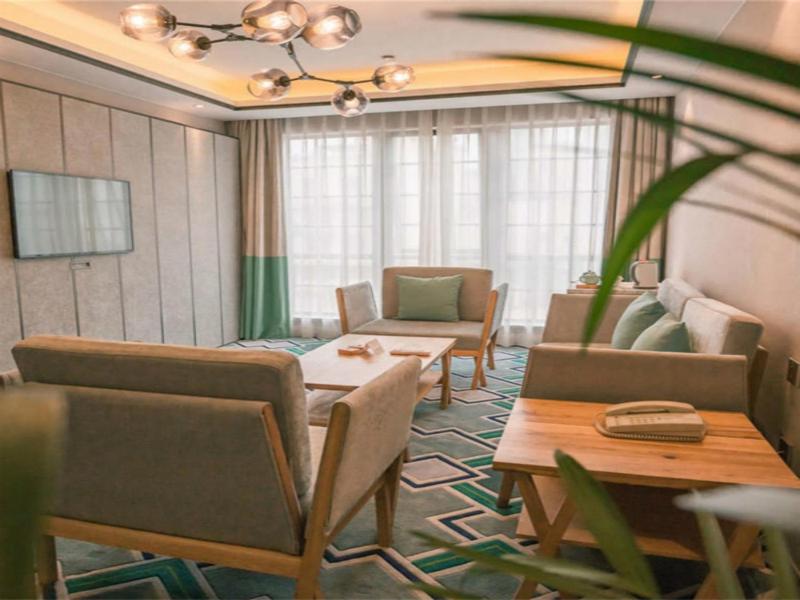 Сьюит (CEO Suite(chinese citisen only)), Cosy Park Hotel