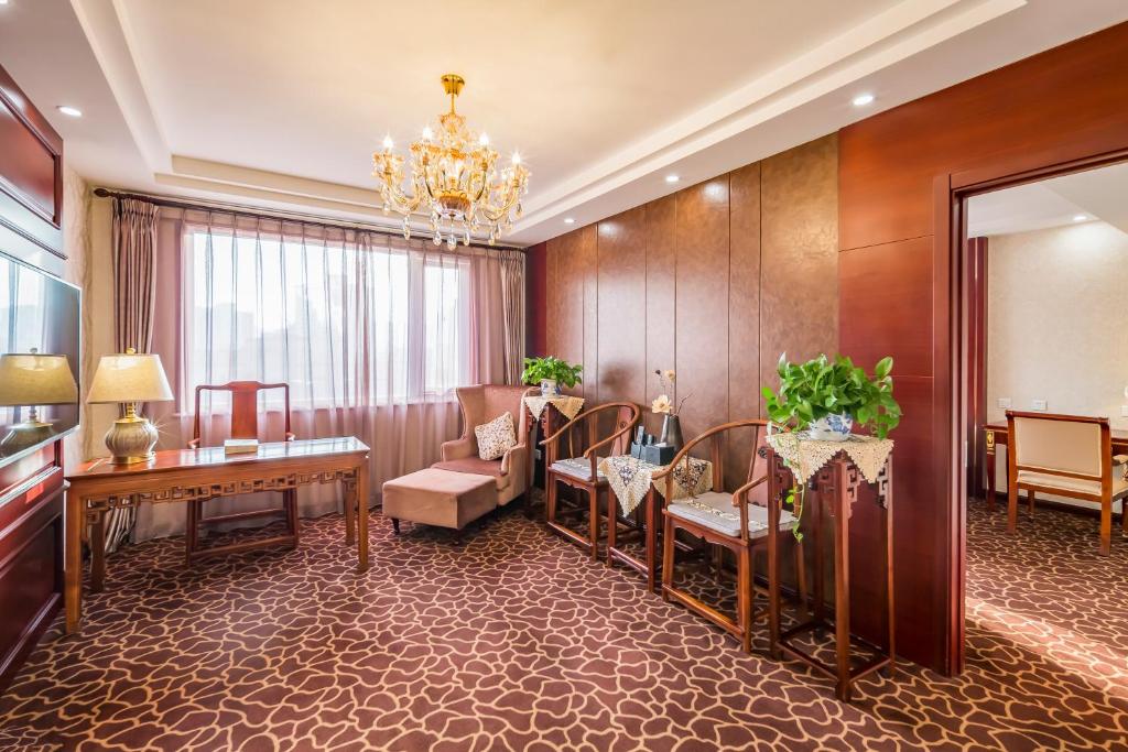 Сьюит (Executive Suite-China Mainland citizens with Chinese ID card only), Beijing Commercial Business Hotel