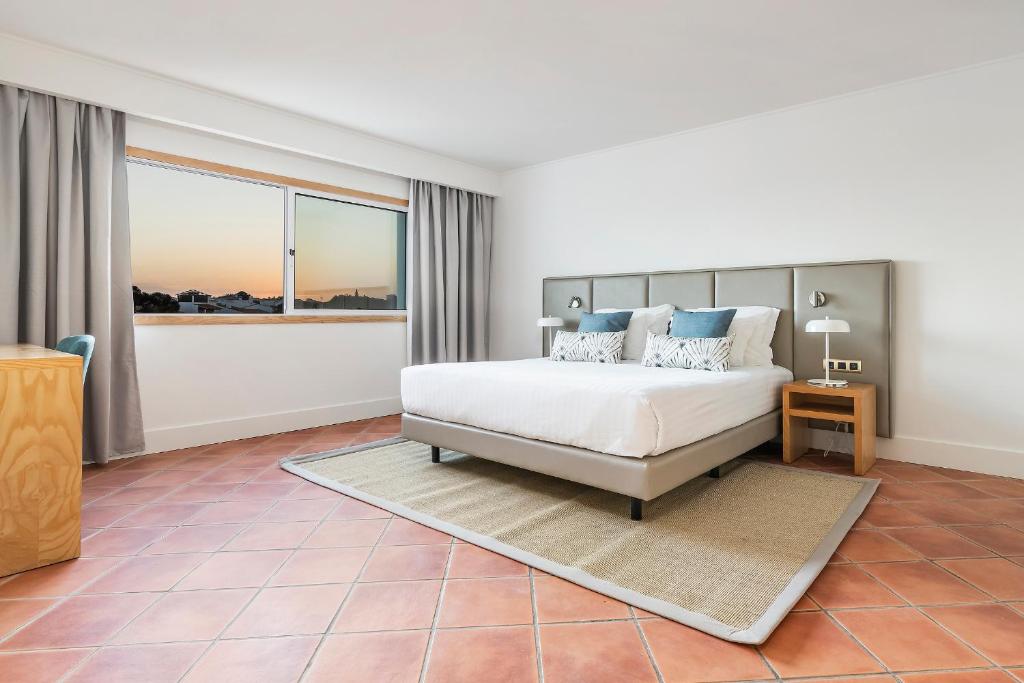 Апартаменты (Стандартные апартаменты с 1 спальней и видом на бассейн) отеля Alpinus Algarve Hotel, Албуфейра