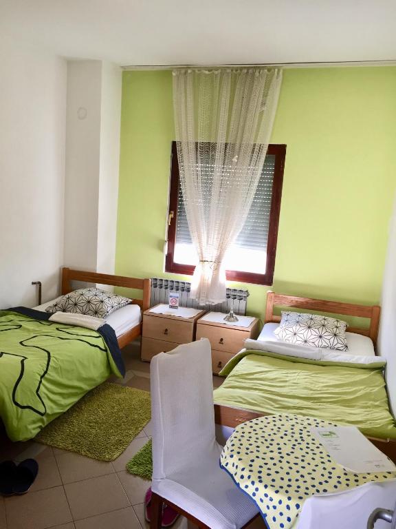 Двухместный (Двухместный номер с 1 кроватью или 2 отдельными кроватями) хостела Hostel Lega House, Осиек