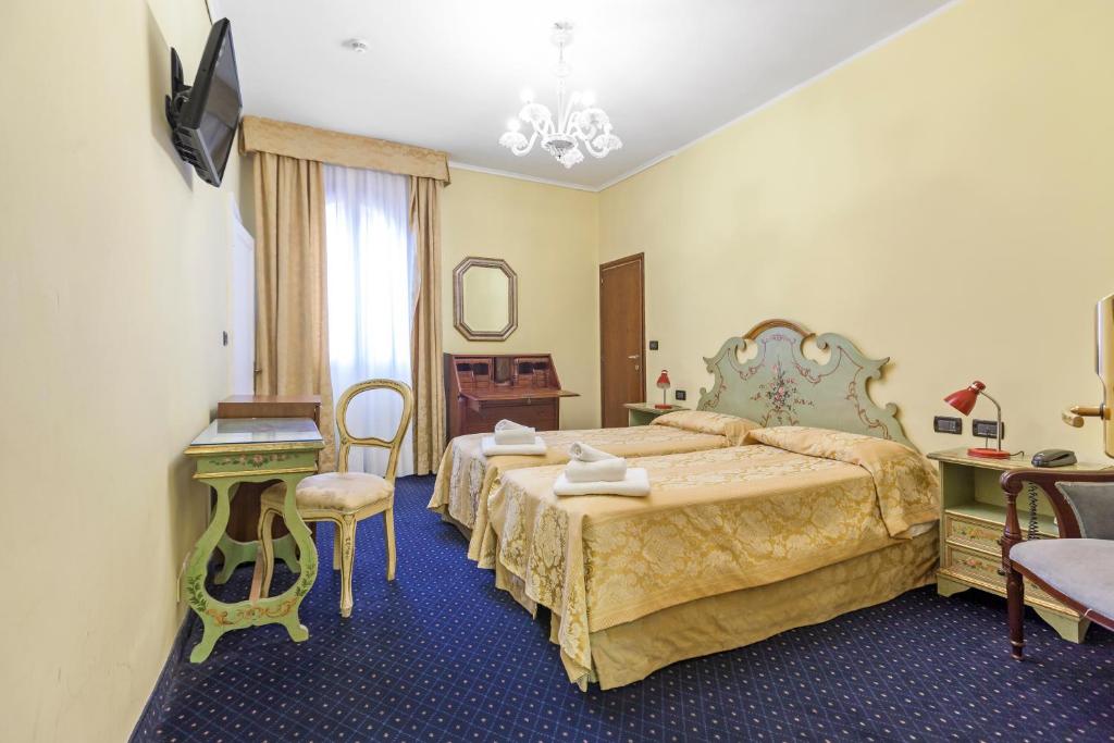 Двухместный (Улучшенный двухместный номер с 1 кроватью или 2 отдельными кроватями) отеля Hotel Malibran, Венеция