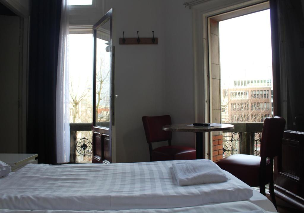 Двухместный (Двухместный номер Делюкс с 2 отдельными кроватями) отеля City Hotel, Амстердам