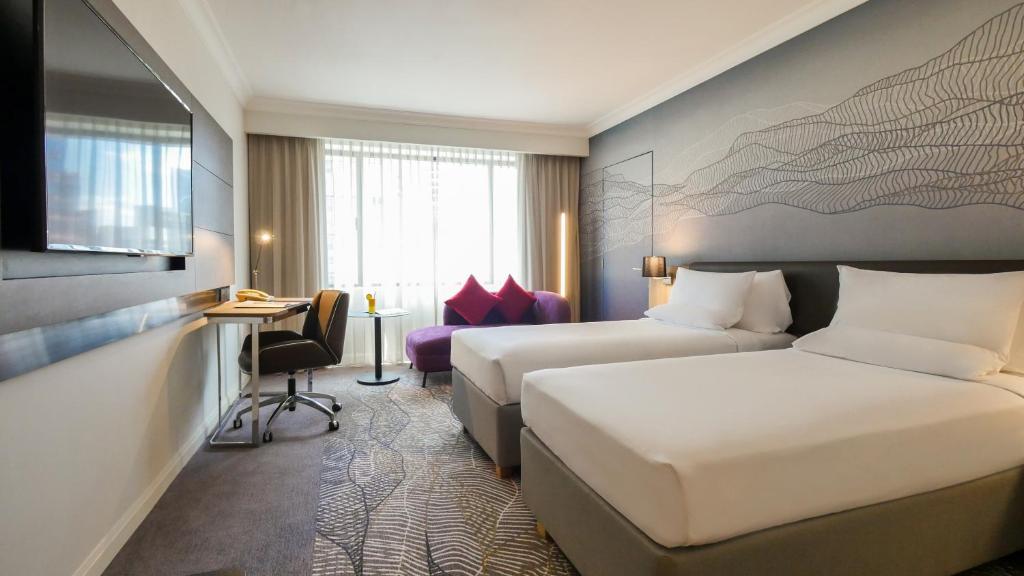 Трехместный (Номер «Премьер» с 2 односпальными кроватями) отеля Novotel Kuala Lumpur City Centre, Куала-Лумпур
