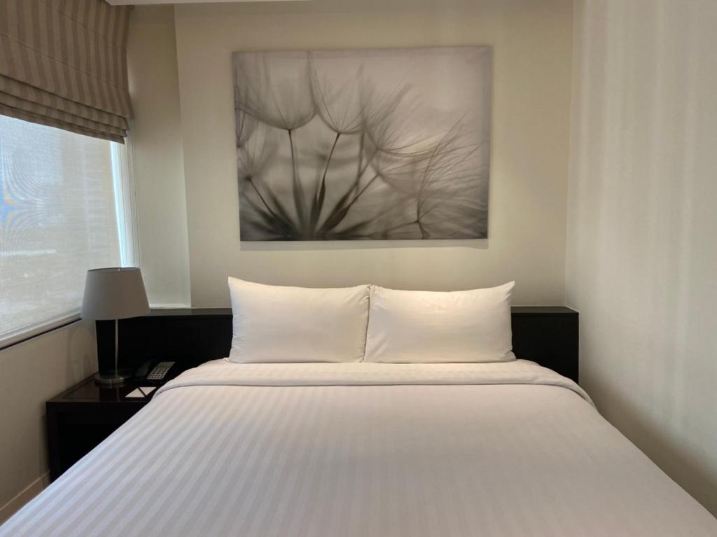 Двухместный (Улучшенный двухместный номер с 1 кроватью) отеля Siri Sathorn Executive Serviced Residence, Бангкок