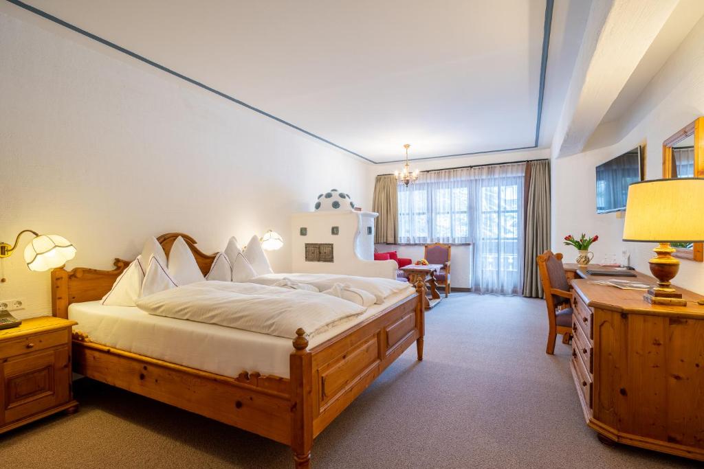 Двухместный (Просторный двухместный номер «Комфорт» с 1 кроватью и балконом) отеля Hotel Trattlerhof, Бад-Клайнкирхайм