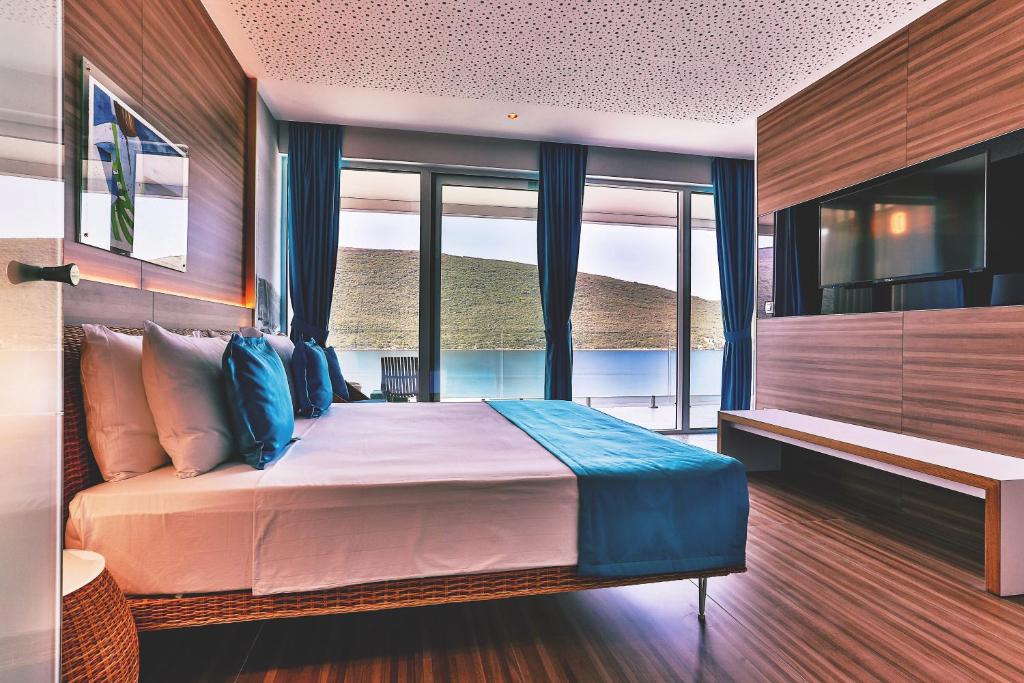 Двухместный (Двухместный номер Делюкс с 1 кроватью и балконом, вид на море) отеля Iberostar Selection Kumbor, Херцег-Нови
